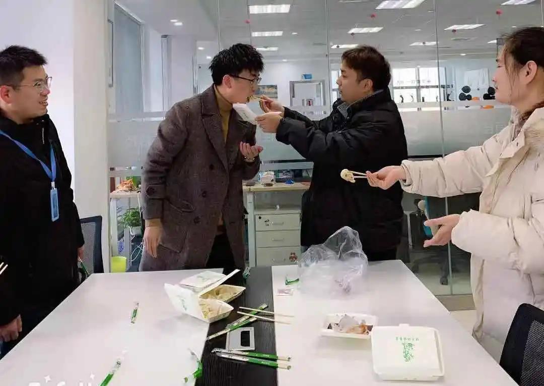 今天是冬至，来首佳吃饺子呀~